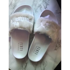 Fenty puma fur slides by Rihanna😍 NWT